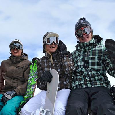 Snowboardunterricht in der gruppe für erwachsene